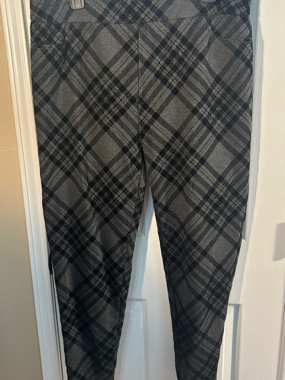 Soft Surroundings Gray and Black Plaid Leggings